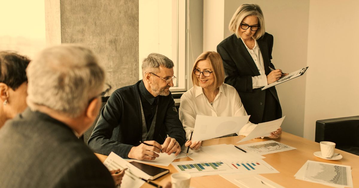 Comment puis-je vérifier la fiabilité d'une agence immobilière ?