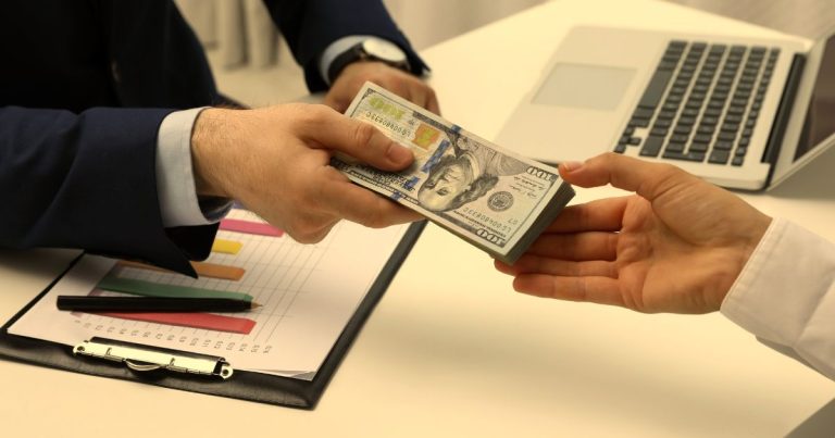 Reprise de crédit relais : est-ce la bonne solution ?