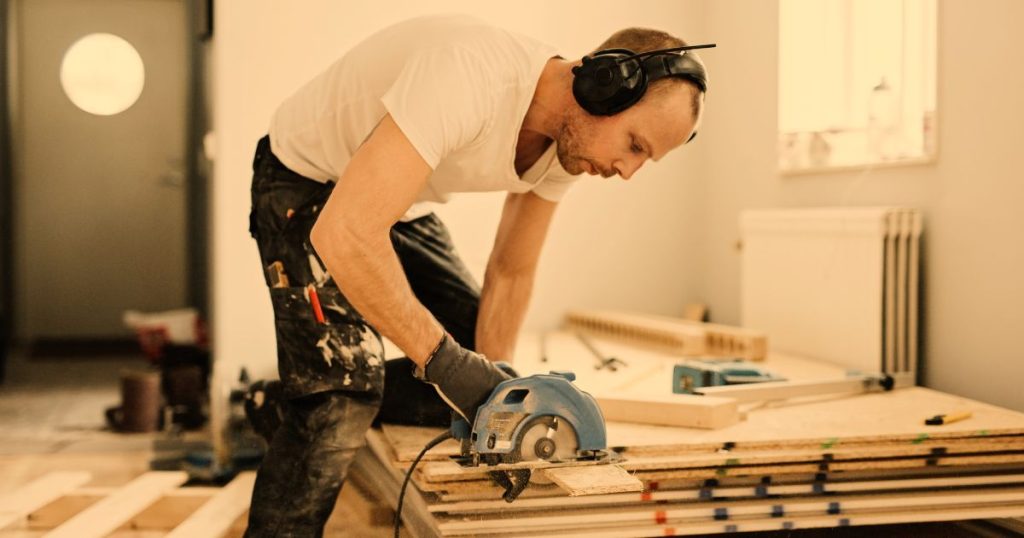 Avant de partir à l’étranger : quels travaux en valent la peine ?